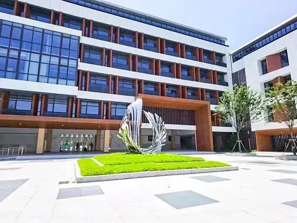 Yüngül Polad Konstruksiya Məktəbi