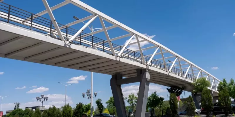 Polad Konstruksiya Şəhər Piyada Körpüsü Tikintisi